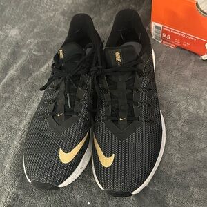 Nike Revolution 4